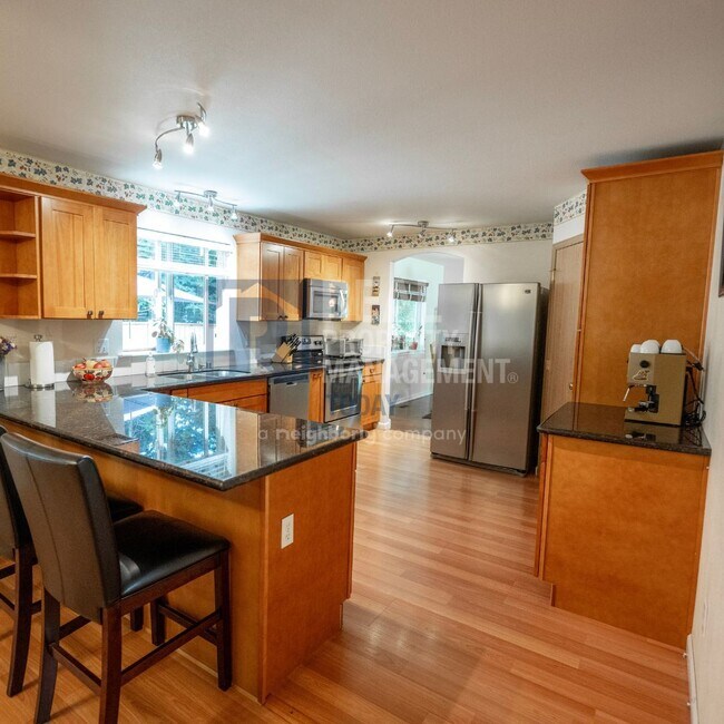 Building Photo - Beautiful 3 Bedroom and 2.5 Bathroom Home!...