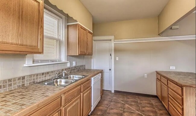 Building Photo - 525 Bosler Ave