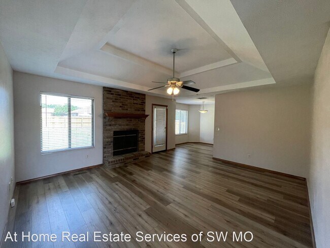 Building Photo - 3 br, 2 bath House - 3133 E Lark St