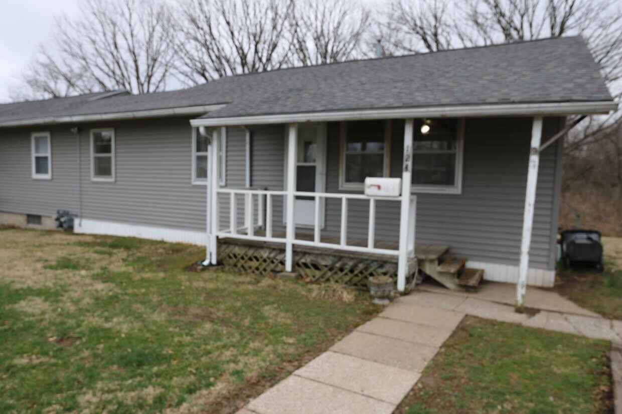 122124124 Melrose Ct Unit 124, Burlington, IA 52601 Room for Rent