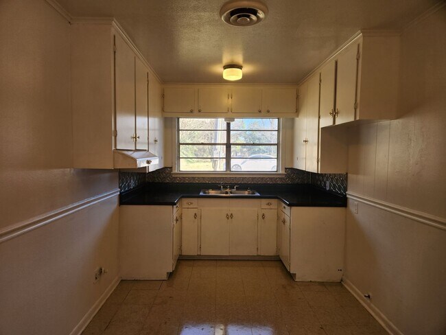 Foto del edificio - 2432 Highland Ave