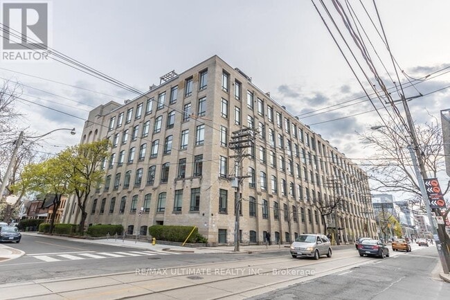 Building Photo - 993 Queen St W