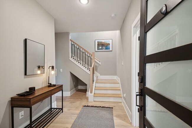 Building Photo - 1413 W 23rd St