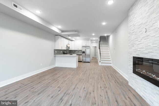 Building Photo - 1602 N 6th St
