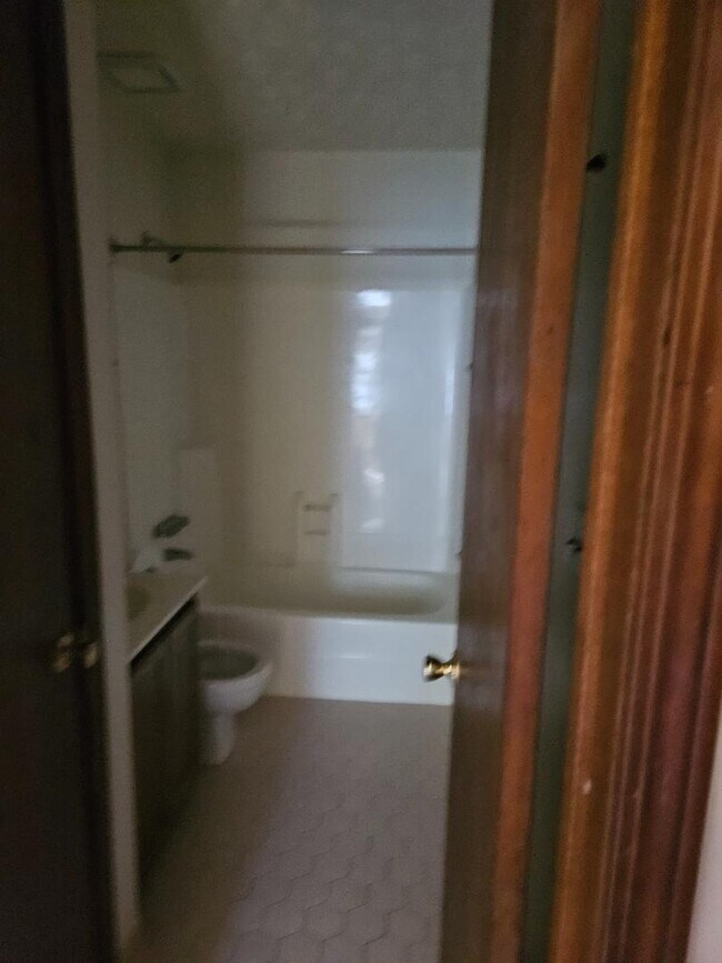 Building Photo - 221 Harper St