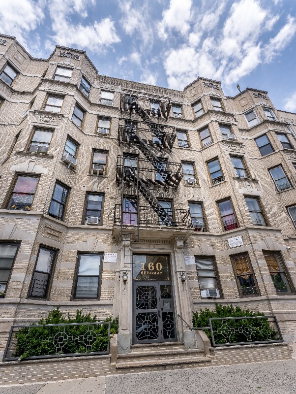 Building Photo - 160 Sherman Ave