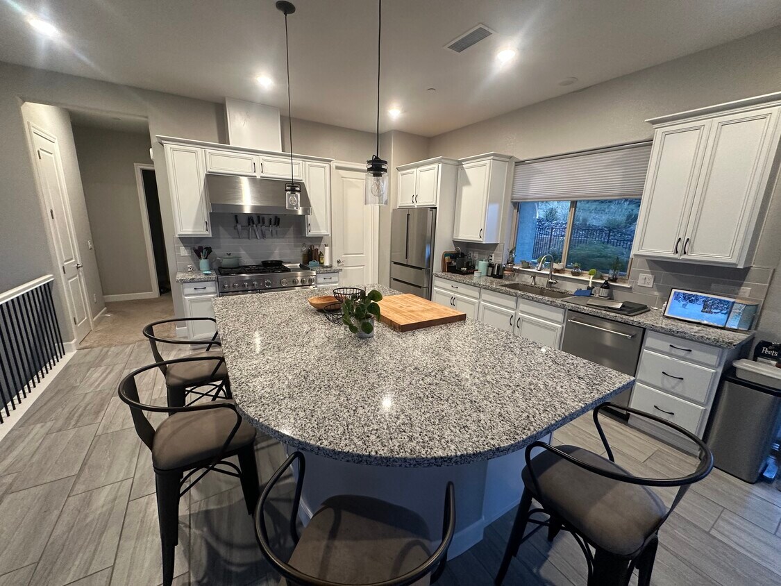 Foto del edificio - 445 Gooseberry Dr
