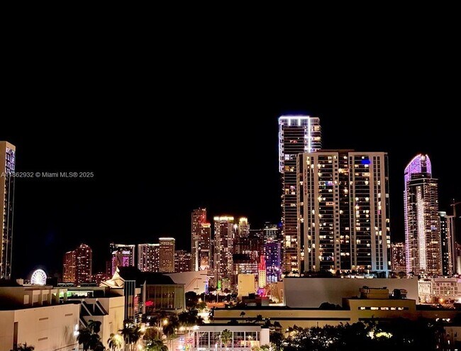 Foto del edificio - 275 NE 18th St