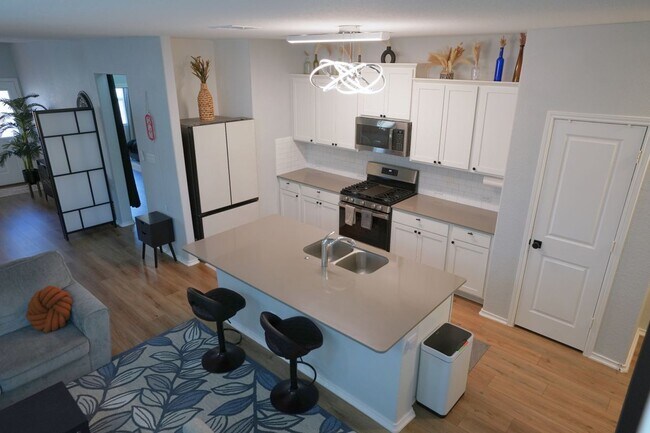 Building Photo - 8014 Purple Aster Pass