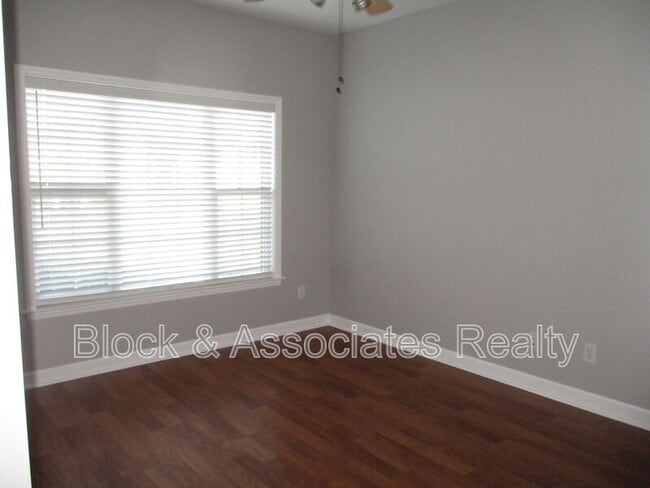 Building Photo - 504 Avery Way Ct