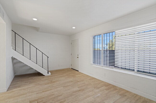 Building Photo - 2308 N 10th Ave