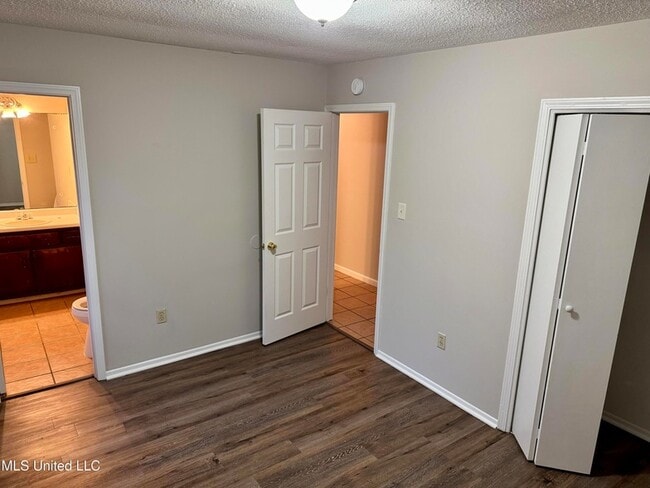 Building Photo - 5074 Fleetwood Cove