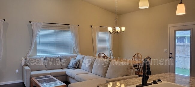 Foto del edificio - 108 SW Little Meadow Ln