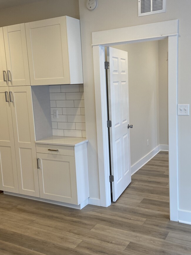 Building Photo - 748 Fulton St W