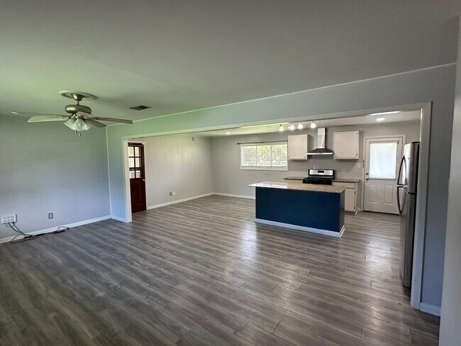 Foto del edificio - 124 Gordon Crockett Dr