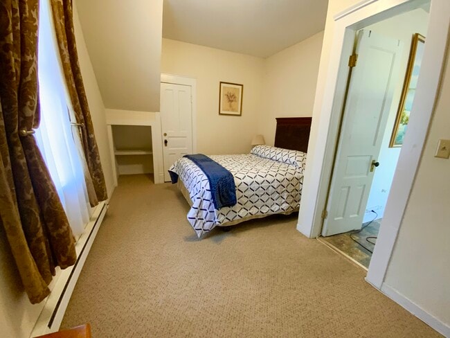 Building Photo - The Bellwood Furnished Apartments