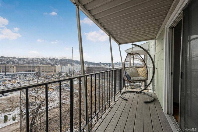 Foto del edificio - 120 Woodland Ave