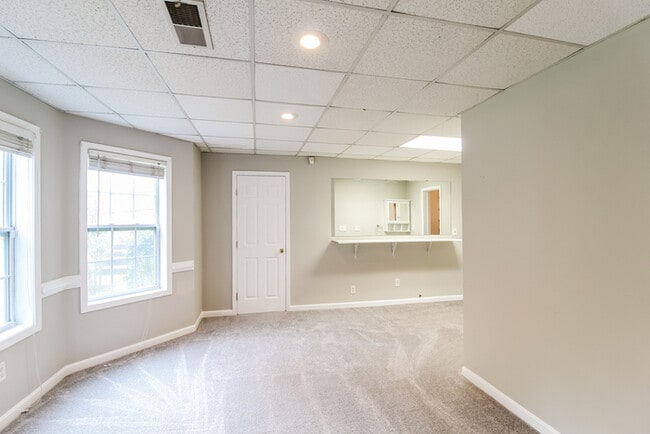 Building Photo - 2074 Riverlanding Cir