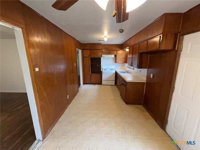 Foto del edificio - 3312 Lake Travis Ave