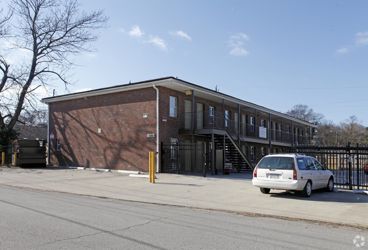 Primary Photo - Radnor Flats