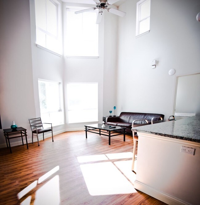 Foto del edificio - 606 E White St