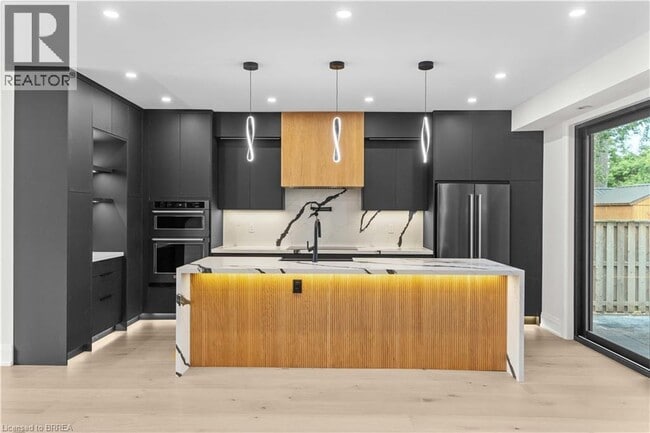 Building Photo - 21 Clare Ave