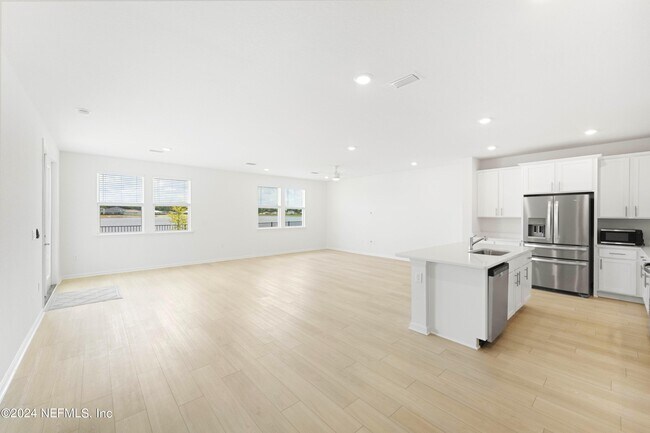 Foto del edificio - 693 Panther Lk Pkwy