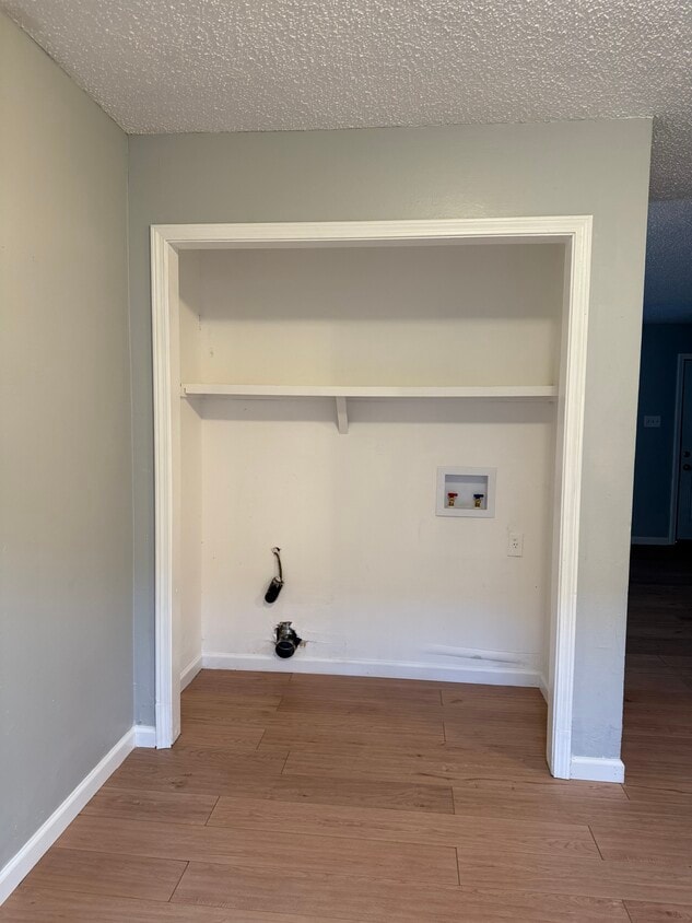 Laundry area with h/c hookup - 1415 Jasper Ave