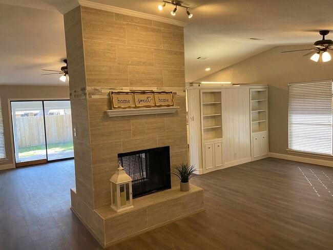 Building Photo - 2006 W Northgate Dr