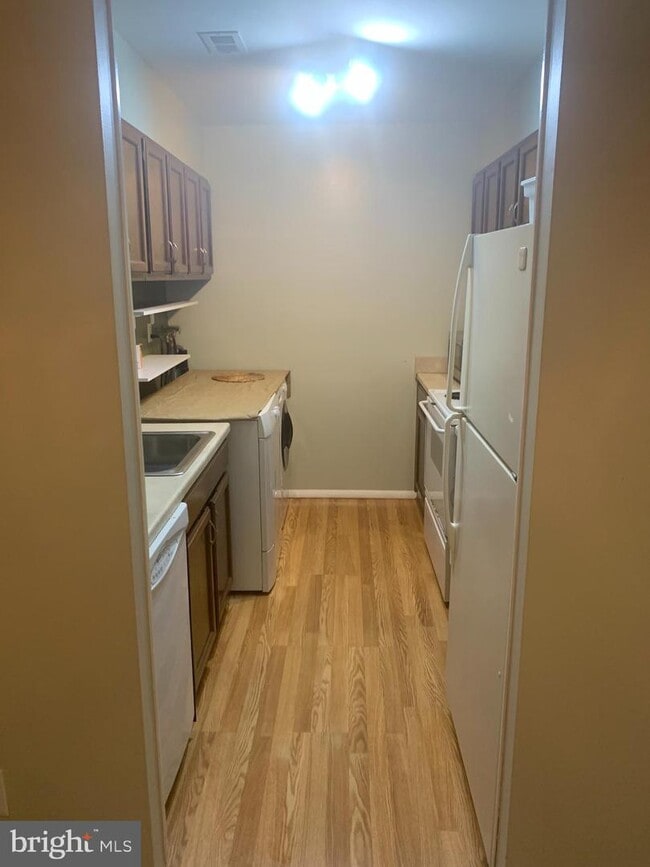 Building Photo - 80 Cedarwood Dr