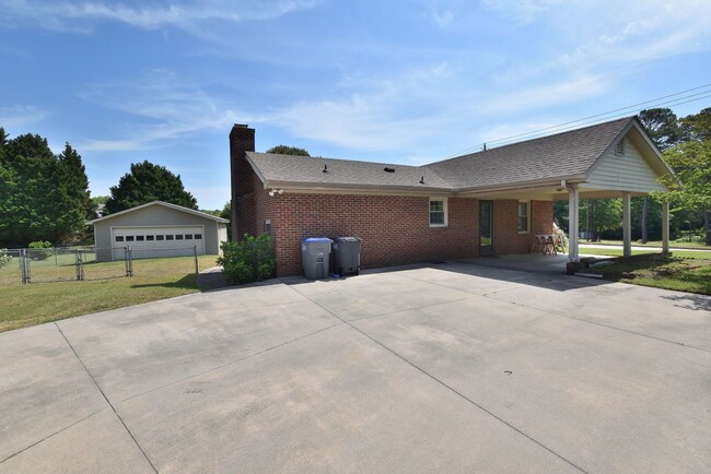 Building Photo - 1200 West Mount Drive