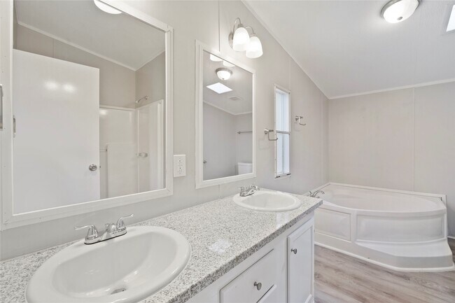 Foto del edificio - 16333 Lone Corral Ct