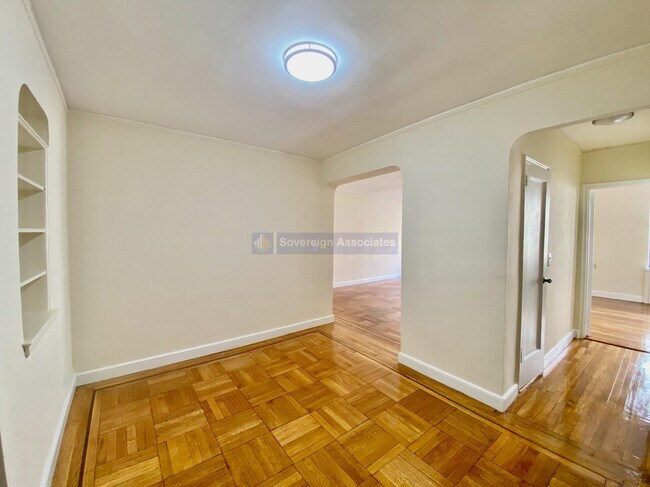 Building Photo - 100 Arden St