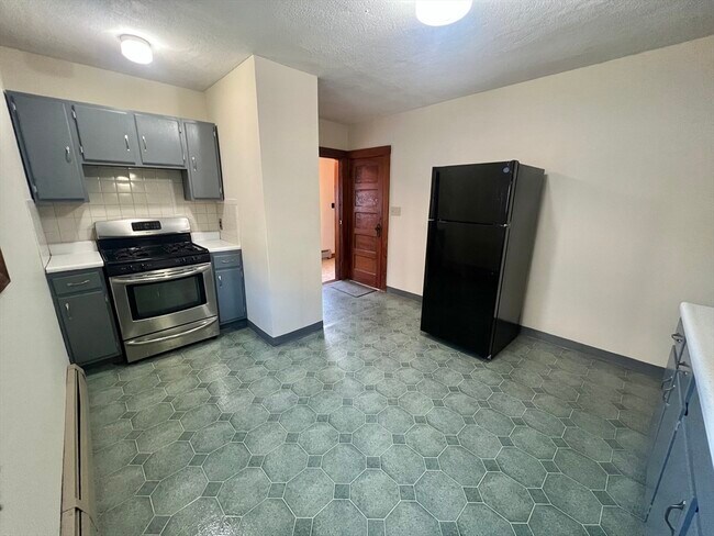 Building Photo - 28 Cornell St