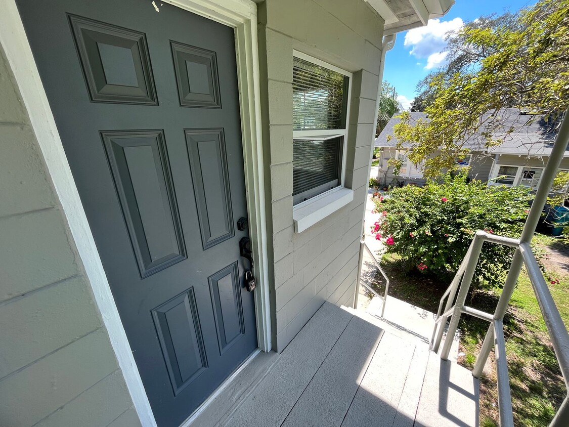 Primary Photo - Above Detached Garage 1/1 in Colonialtown ...