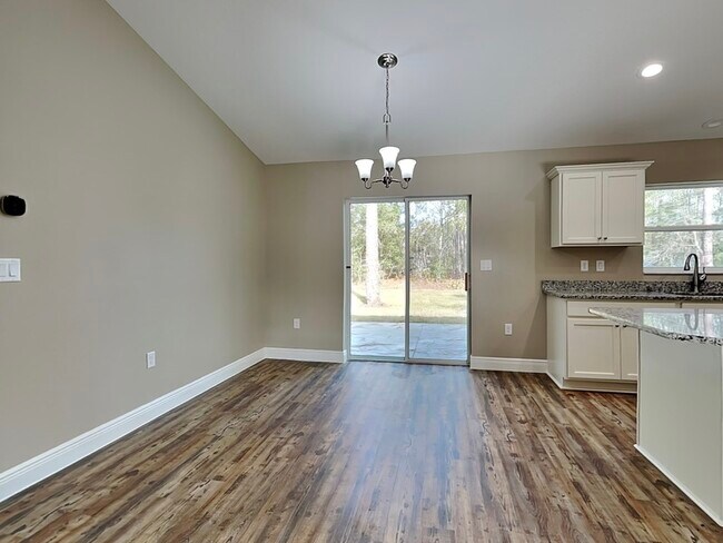 Building Photo - 8696 N Circular Way