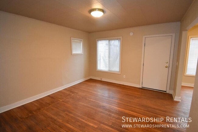 Building Photo - 1376 W 6th Ave