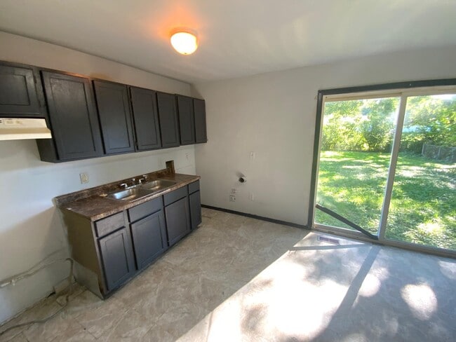 Building Photo - 1109 Koehn-