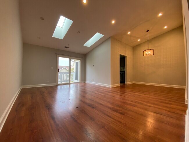 Building Photo - 221 Norfolk Ct