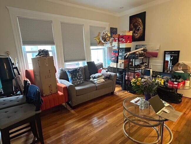 Building Photo - 10 Sycamore Ter