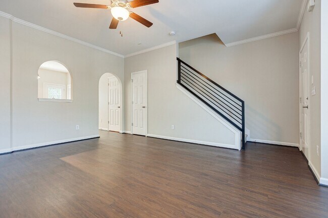 Family room - 1101 Downs Blvd