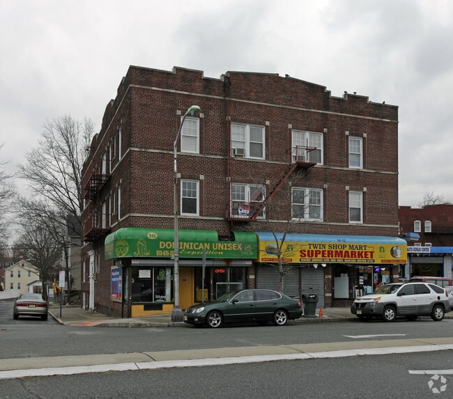 Photo: 12 Ampere Parkway (building exterior) - 12-16 Ampere Pky