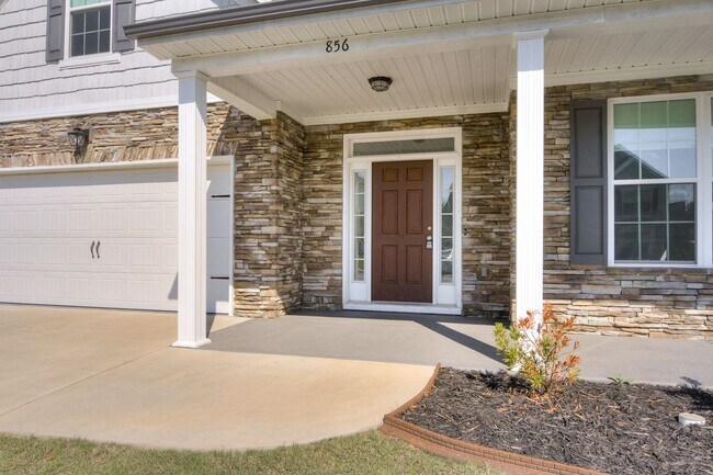Building Photo - Canterbury Farms 4 Bed 2.5 Bath
