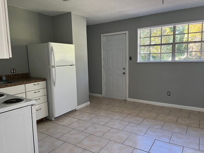 Building Photo - 7613 Newton Dr