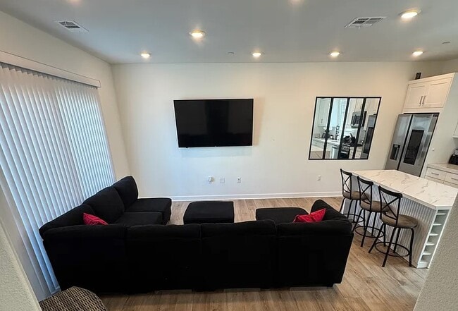Building Photo - 2115 Reed Dr