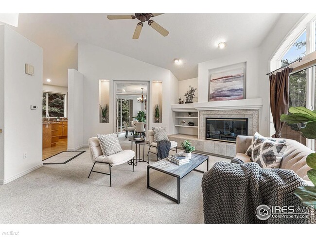 Building Photo - 3 br, 2.5 bath Townhome - 4326 Clay Common...