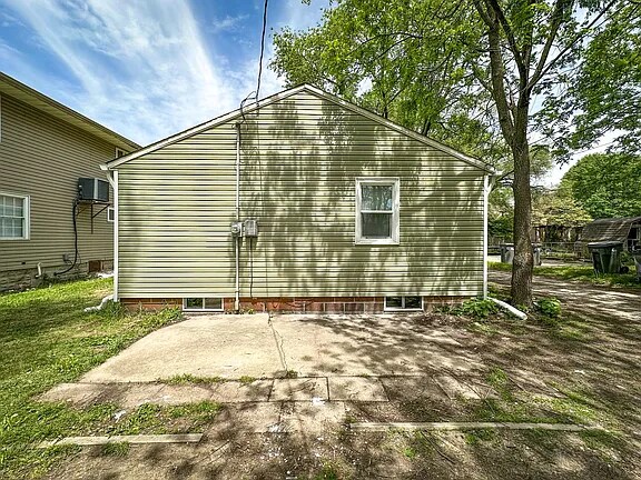 Foto del edificio - 2833 E Vermont St