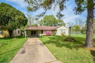 Building Photo - 5515 Flamingo Dr