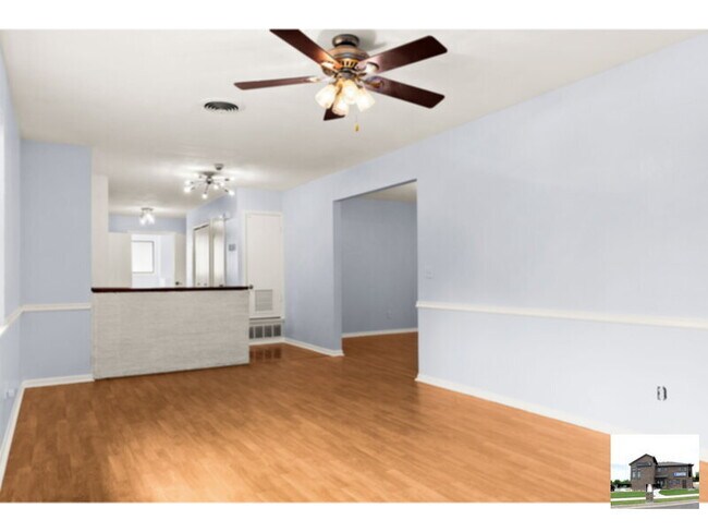 Building Photo - 204 Oak St