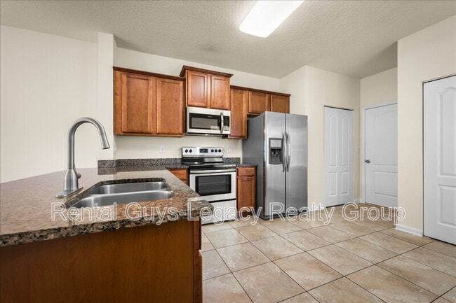 Building Photo - 51 Englewood Tr